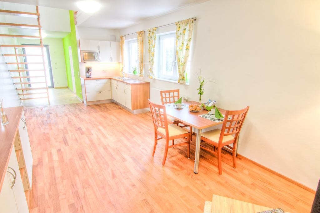 Jungingers Aparthotel Holzheim  Oda fotoğraf