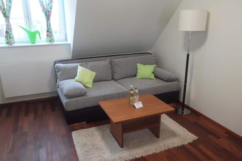 Jungingers Aparthotel Holzheim  Oda fotoğraf