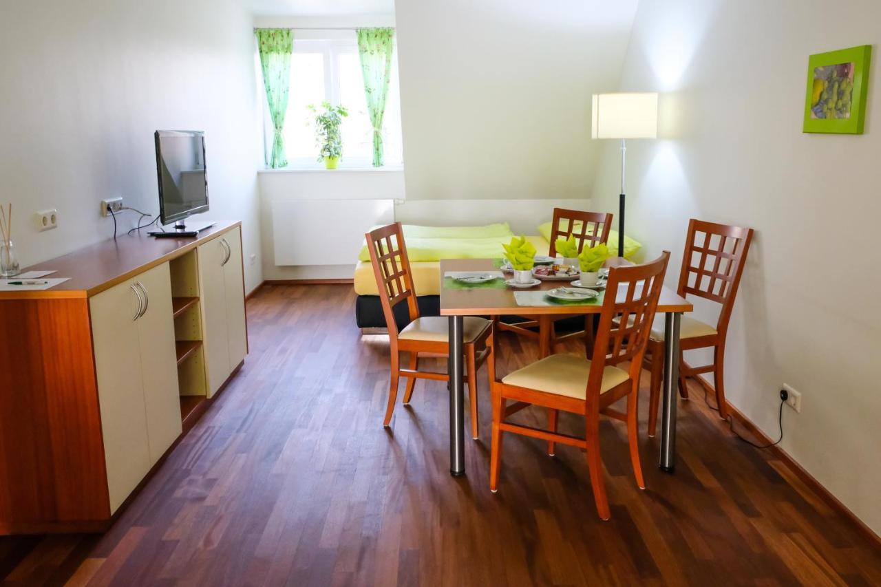 Jungingers Aparthotel Holzheim  Dış mekan fotoğraf